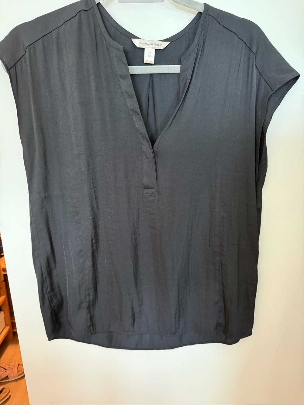 Banana Republic satiny black top sleeveless size small